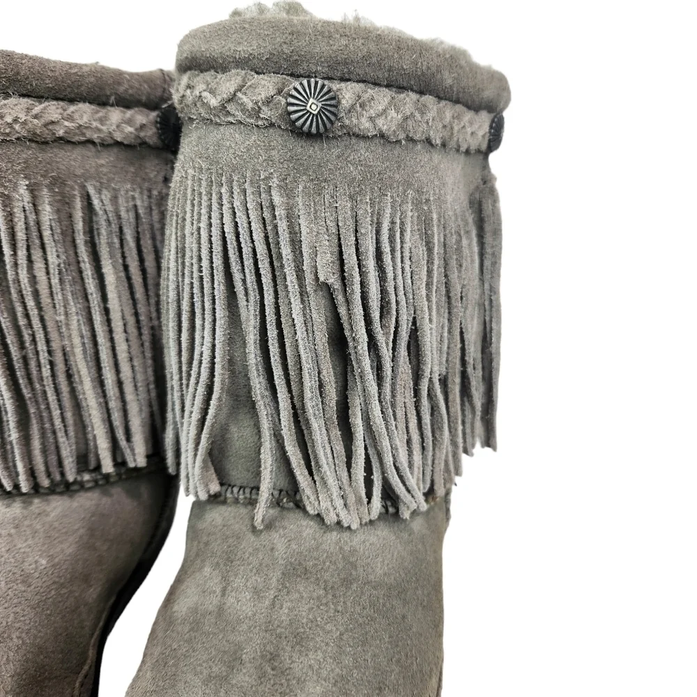 Minnetonka Gray Sheepskin Fur Lined Pug Boots Fringe Winter Moccasin Boot Size 7